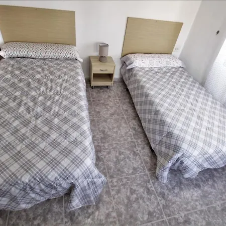 Chalet De 5 Y 3 Dividido En Planta Baja Y Primera Planta A Primera Linea De Playa
