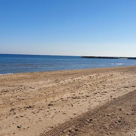 Chalet De 5 Y 3 Dividido En Planta Baja Y Primera Planta A Primera Linea De Playa * Cullera
