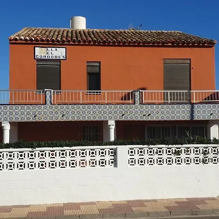 Chalet De 5 Y 3 Dividido En Planta Baja Y Primera Planta A Primera Linea De Playa * Cullera